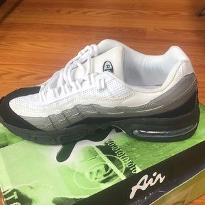 Air men’s sneakers sz 9.5